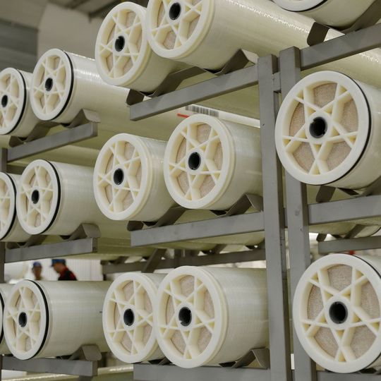 Die Umkehrosmose-Elemente aus dem Sortiment Lewabrane werden am Standort in Bitterfeld produziert und in der Slowakei bei Slovnaft eingesetzt. Die Umkehrosmose-Elemente aus dem Sortiment Lewabrane werden am Standort in Bitterfeld produziert und in der Slowakei bei Slovnaft eingesetzt.