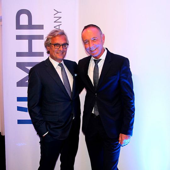 Dr. Ralf Hofmann (links), Gründer von MHP und Vorsitzender der Geschäftsführung, und Harald Schäfter begrüßten die Gäste auf der Eröffnungsfeier. Dr. Ralf Hofmann (links), Gründer von MHP und Vorsitzender der Geschäftsführung, und Harald Schäfter begrüßten die Gäste auf der Eröffnungsfeier.