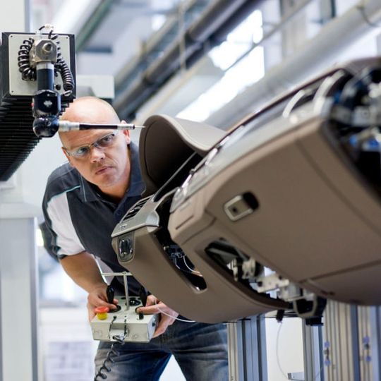 Dräxlmaier investiert weiter in das Produktionswerk im US-amerikanischen Duncan. Der Standort hat eine strategisch wichtige Rolle für den Zulieferer. Dräxlmaier investiert weiter in das Produktionswerk im US-amerikanischen Duncan. Der Standort hat eine strategisch wichtige Rolle für den Zulieferer.