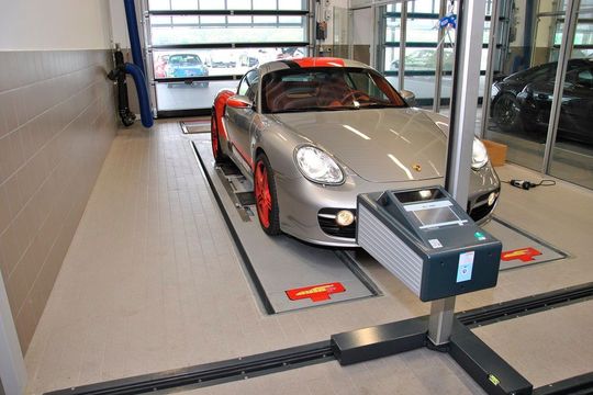 „Mal eben schnell Scheinwerfer einstellen“war gestern. Aktuelle Lichttechnik erfordert entsprechende Prüfgeräte.