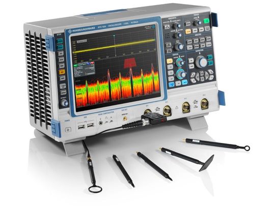 Entwicklungsbegleitende EMV-Tests: Mit den R&S HZ-15 Nahfeldsonden lassen sich EMV-Probleme lokalisieren und untersuchen. Entwicklungsbegleitende EMV-Tests: Mit den R&S HZ-15 Nahfeldsonden lassen sich EMV-Probleme lokalisieren und untersuchen.