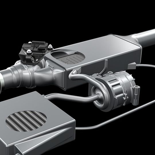 EHPG: Der Wärmetauscher im Abgasrohr (oben) schickt heißen Dampf in die Turbine (Mitte). EHPG: Der Wärmetauscher im Abgasrohr (oben) schickt heißen Dampf in die Turbine (Mitte).
