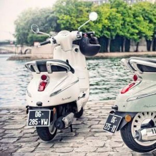 Den Peugeot Scooter kann sich jetzt jeder selbst beliebig zusammenstellen. Den Peugeot Scooter kann sich jetzt jeder selbst beliebig zusammenstellen.
