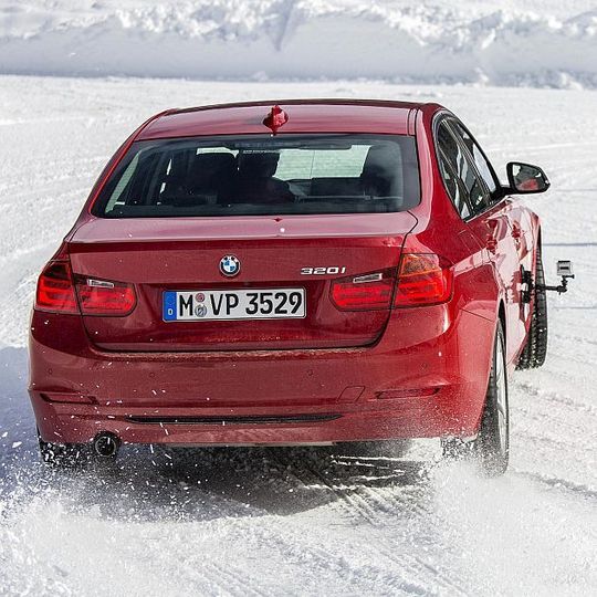 Im Grenzbereich: Winterreifentest bei der GTÜ.