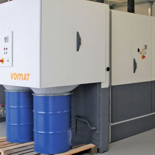 Vomat-Anlagen eignen sich vor allem zur Filtration von Feinstpartikeln aus Öl, wie sie beim Schleifen, Honen, Läppen oder Erodieren anfallen. Zum Einsatz kommen langlebige Anschwemmfilter inklusive HSS-Vorfilter. Vomat-Anlagen eignen sich vor allem zur Filtration von Feinstpartikeln aus Öl, wie sie beim Schleifen, Honen, Läppen oder Erodieren anfallen. Zum Einsatz kommen langlebige Anschwemmfilter inklusive HSS-Vorfilter.