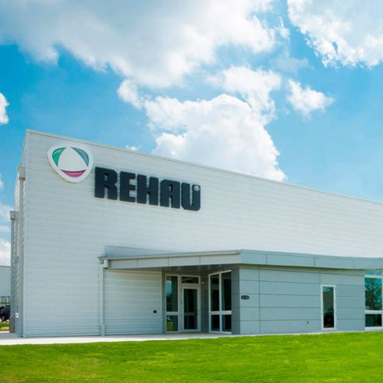 Im Zuge der mehrstufigen Standorterweiterung wurde Anfang September das neue Rehau Automobil-Technikum feierlich eröffnet. Im Zuge der mehrstufigen Standorterweiterung wurde Anfang September das neue Rehau Automobil-Technikum feierlich eröffnet.