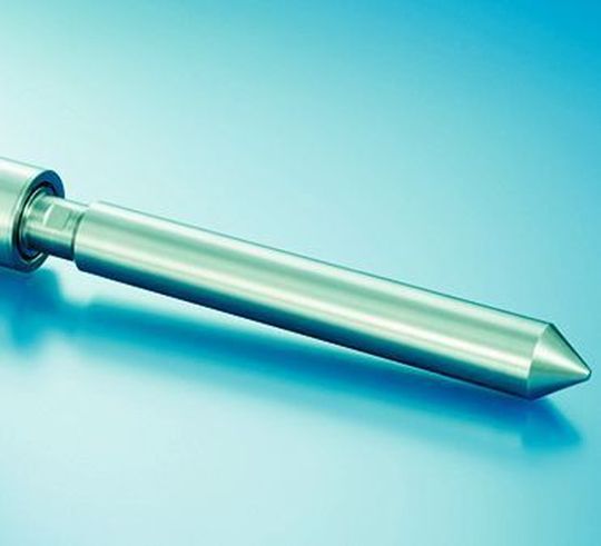 Der innovative Stabschwinger bietet bei 300 mm Länge 900 W Leistung. Der innovative Stabschwinger bietet bei 300 mm Länge 900 W Leistung.