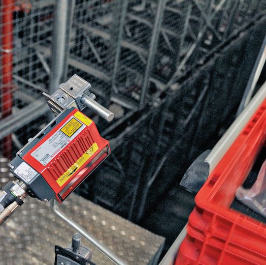 Neues Lager, neue Sensoren: Bei der Erweiterung seines Zentrallagers in Ulm vertraut Winkler auf Technik von Leuze Electronic. Neues Lager, neue Sensoren: Bei der Erweiterung seines Zentrallagers in Ulm vertraut Winkler auf Technik von Leuze Electronic.