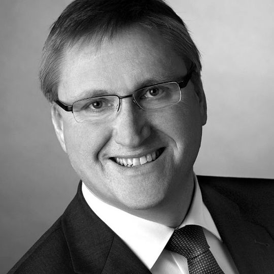 Dr. Stephan Arnold wird neuer Technik-Vorstand der Schuler AG. Dr. Stephan Arnold wird neuer Technik-Vorstand der Schuler AG.