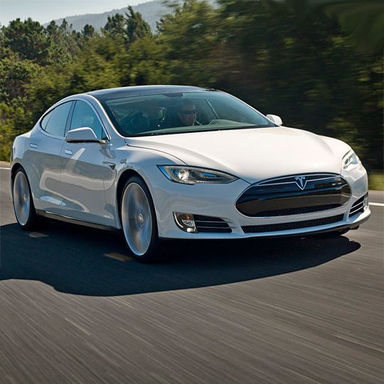 Das Modell Tesla S rollt nun auch in Europa vom Band. In den Niederlanden wird es endgefertigt. Das Modell Tesla S rollt nun auch in Europa vom Band. In den Niederlanden wird es endgefertigt.
