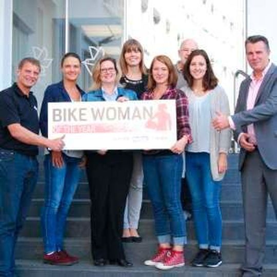Daumen hoch für die zehn nominierten Kandiatinnen für den Award „Bike Woman of the year“: die Jury tagte am 24. September in Würzburg. Daumen hoch für die zehn nominierten Kandiatinnen für den Award „Bike Woman of the year“: die Jury tagte am 24. September in Würzburg.