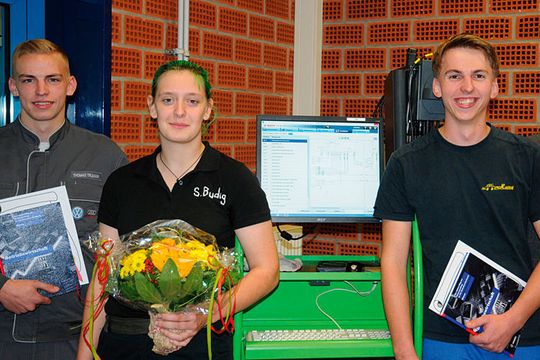 Die Bestplatzierten im Leistungswettbewerb sind (v.li.) Thomas Trumann (Platz drei), Svantje Budig (Platz eins) und Thim Westphal (Platz zwei).