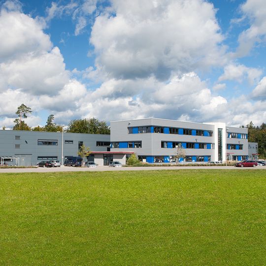 Im Jahr 2009 bezog Koch Pac-Systeme ein neues Firmengebäude im Gewerbegebiet Schornzhardt, Pfalzgrafenweiler; 2015 erhielt der Standort einen Erweiterungsbau für neue Montage-, Büro-, Sozial- und Technikräume mit rund 3.500 Quadratmeter Fläche