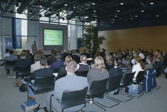 Teilnehmer aus Industrie, Dienstleistungsunternehmen und der ISPE kamen zu dem von Festo initieren 2. Kongress Biotech-/Pharmaindustrie. Teilnehmer aus Industrie, Dienstleistungsunternehmen und der ISPE kamen zu dem von Festo initieren 2. Kongress Biotech-/Pharmaindustrie.