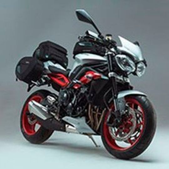 Ein geschmackvolles Bike, wie die Triumph Street Triple Rx, benötigt das richtige Zubehör. Ein geschmackvolles Bike, wie die Triumph Street Triple Rx, benötigt das richtige Zubehör.
