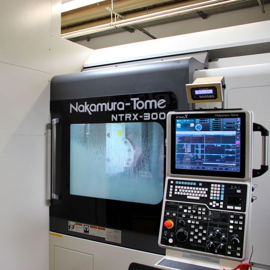 Bei der Europapremiere konnten die Besucher das Dreh-Fräszentrum von Nakamura-Tome live in Aktion erleben. Bei der Europapremiere konnten die Besucher das Dreh-Fräszentrum von Nakamura-Tome live in Aktion erleben.
