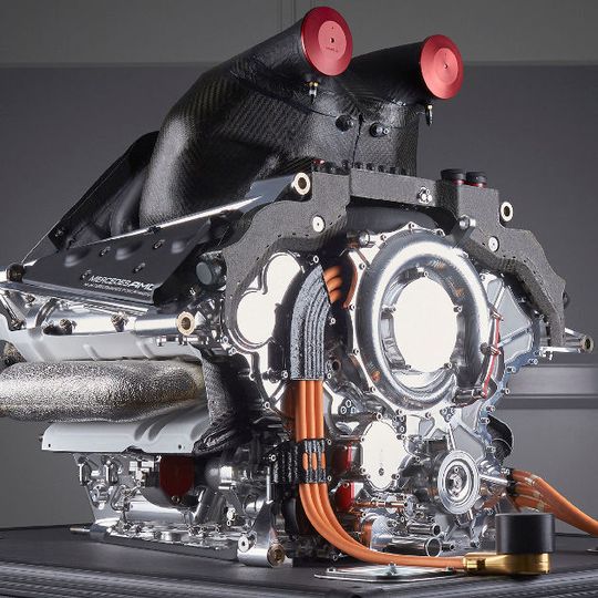 Das Marussia F1-Privatteam wird 2016 mit Kundenmotoren von Mercedes starten. Das Marussia F1-Privatteam wird 2016 mit Kundenmotoren von Mercedes starten.