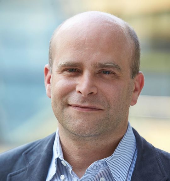 Dr. Sascha Beutel, Institut für Technische Chemie an der Leibniz Universität Hannover und Sprecher der Arbeitsgruppe Smartlab: „Nachhaltigkeits-Aspekte sind selbstverständlich bei allen Innovationen ein wichtiges Thema, jedoch steht im Labor zunächst einmal die Sicherheit des Anwenders und der Probe im Vordergrund.“ Dr. Sascha Beutel, Institut für Technische Chemie an der Leibniz Universität Hannover und Sprecher der Arbeitsgruppe Smartlab: „Nachhaltigkeits-Aspekte sind selbstverständlich bei allen Innovationen ein wichtiges Thema, jedoch steht im Labor zunächst einmal die Sicherheit des Anwenders und der Probe im Vordergrund.“