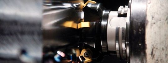 Outil de Kennametal en plein dans l'action. Outil de Kennametal en plein dans l'action.