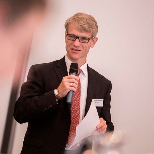 Der 55–jährige Dr. Winfried Blümel ist seit einem Jahr Vorsitzender des Industrieverbandes Blechumformung (IBU). Der 55–jährige Dr. Winfried Blümel ist seit einem Jahr Vorsitzender des Industrieverbandes Blechumformung (IBU).