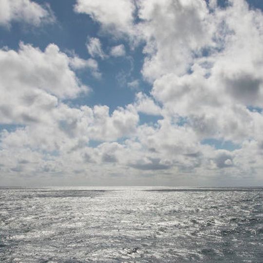 An der Grenze zwischen Ozean und Atmosphäre entsteht offenbar mehr Isopren als bisher angenommen. Das Gas trägt zur Wolkenbildung bei und hat daher Einfluss auf das globale Klima. An der Grenze zwischen Ozean und Atmosphäre entsteht offenbar mehr Isopren als bisher angenommen. Das Gas trägt zur Wolkenbildung bei und hat daher Einfluss auf das globale Klima.