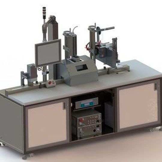 Mit der Industrial Solution Print Bank können Leiterplatten und andere elektronische Bauteile im Durchlauf gekennzeichnet werden.
