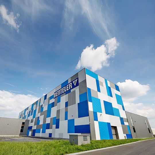 Das neue Zentrallager von Benteler Distribution Deutschland wurde am 1. Oktober 2015 in Duisburg eingeweiht. Das neue Zentrallager von Benteler Distribution Deutschland wurde am 1. Oktober 2015 in Duisburg eingeweiht.