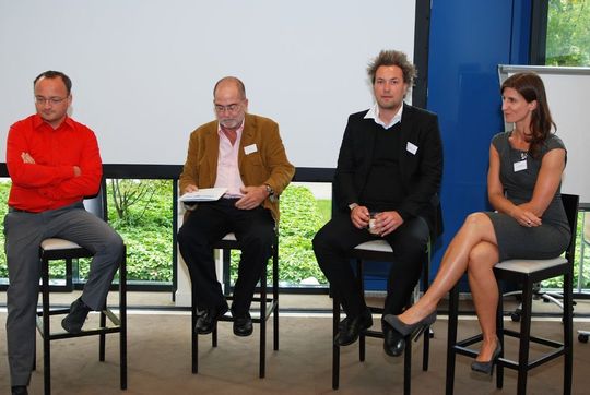 Der Alltag ändert sich durch Digitalisierung: Zukunftsforscher Harry Gatterer, Internetpublizist Tim Cole, Mediziner Marc Thom und Unternehmensberaterin Bettina Rotermund (v.l.n.r.).