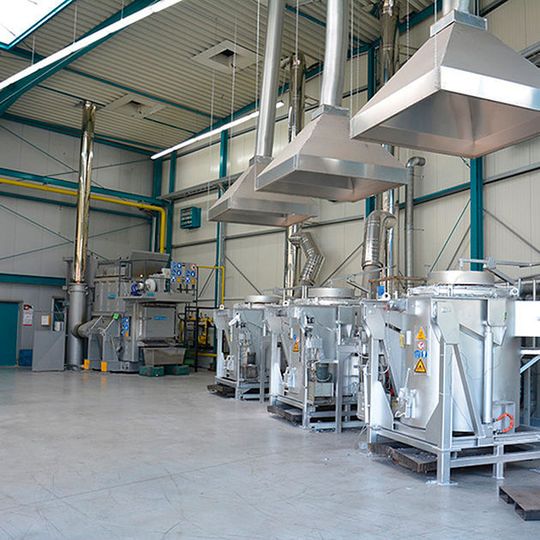 Die Kalmbach GmbH hat nach der Erweiterung der Aluminium-Druckgießerei auch in weiteres Personal investiert. Die Kalmbach GmbH hat nach der Erweiterung der Aluminium-Druckgießerei auch in weiteres Personal investiert.