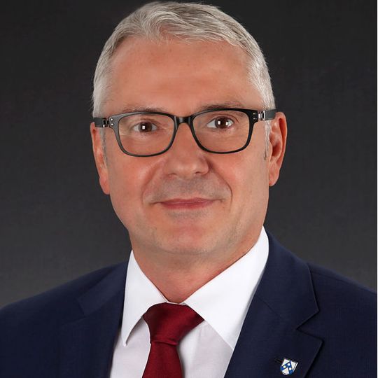 Jürgen Peters hat zum 1. September 2015 die neugeschaffene Postion des Vice President und General Manager Customer Center North America übernommen. Jürgen Peters hat zum 1. September 2015 die neugeschaffene Postion des Vice President und General Manager Customer Center North America übernommen.