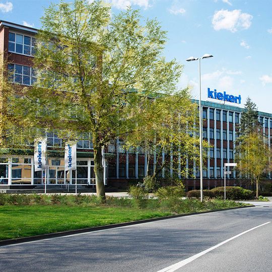 Der Aufsichtsrat der Kiekert AG beruft den aktuellen Vorstand für eine weitere Amtszeit und strukturiert einige Konzernbereiche neu. Der Aufsichtsrat der Kiekert AG beruft den aktuellen Vorstand für eine weitere Amtszeit und strukturiert einige Konzernbereiche neu.