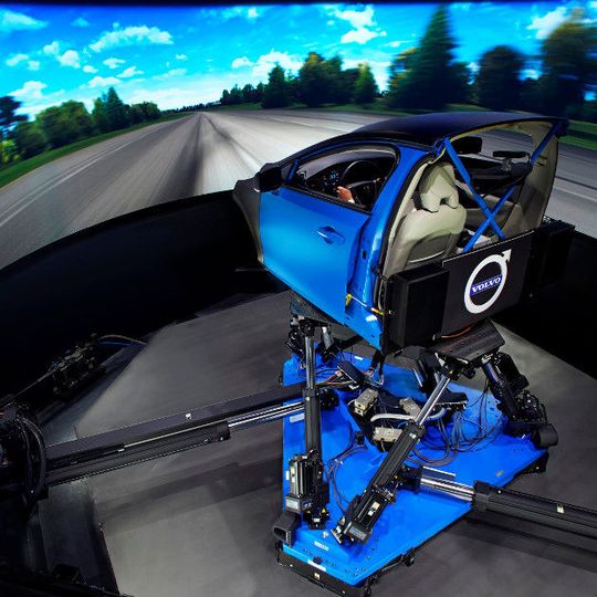 Mit dem neuen Simulator kann Volvo Teststrecken in Schweden und auf der Nordschleife simulieren. Mit dem neuen Simulator kann Volvo Teststrecken in Schweden und auf der Nordschleife simulieren.