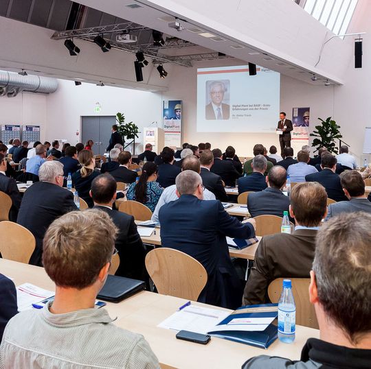 155 Teilnehmer diskutieren beim 5. Digital Plant Kongress über Visionen, Wünsche und Realitäten bei den digitalen Planungsprozessen im Anlagenbau. Es geht voran - aber die Dynamik könnte besser sein, urteilen Vortragende wie Teilnehmer. 155 Teilnehmer diskutieren beim 5. Digital Plant Kongress über Visionen, Wünsche und Realitäten bei den digitalen Planungsprozessen im Anlagenbau. Es geht voran - aber die Dynamik könnte besser sein, urteilen Vortragende wie Teilnehmer.