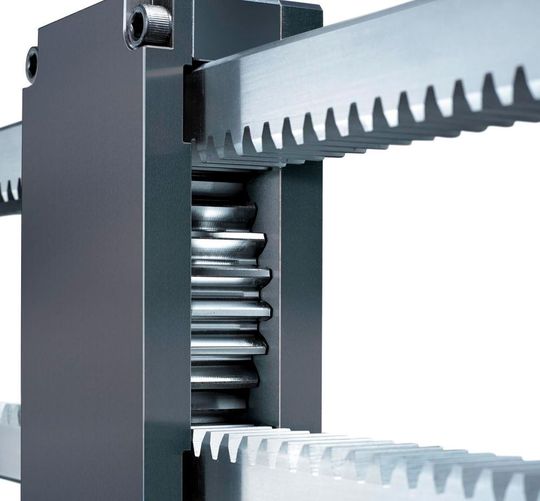 Die neuen standardisierten Hasco-Komponenten, das Getriebegehäuse Z1545/... und die Zahnstangeneinheit Z1547/..., ermöglichen einen einfachen, wiederholgenauen und preisgünstigen Einbau von Etagenwerkzeugen. Die neuen standardisierten Hasco-Komponenten, das Getriebegehäuse Z1545/... und die Zahnstangeneinheit Z1547/..., ermöglichen einen einfachen, wiederholgenauen und preisgünstigen Einbau von Etagenwerkzeugen.