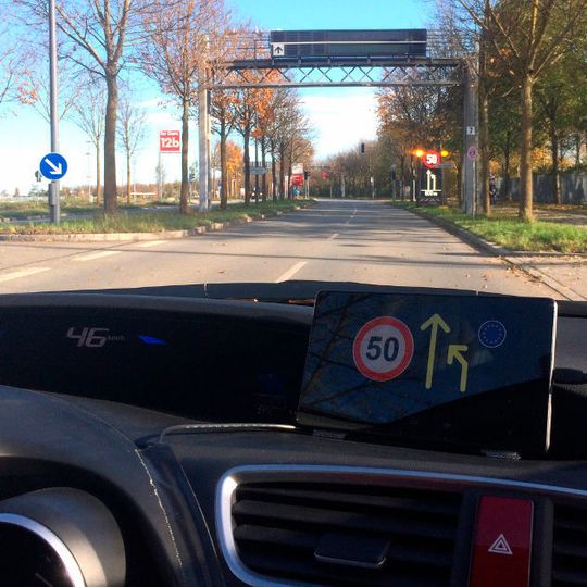 Siemens, NXP und Cohda arbeiten in Zukunft in Projekten zur intelligenten Fahrzeugvernetzung zusammen. Siemens, NXP und Cohda arbeiten in Zukunft in Projekten zur intelligenten Fahrzeugvernetzung zusammen.