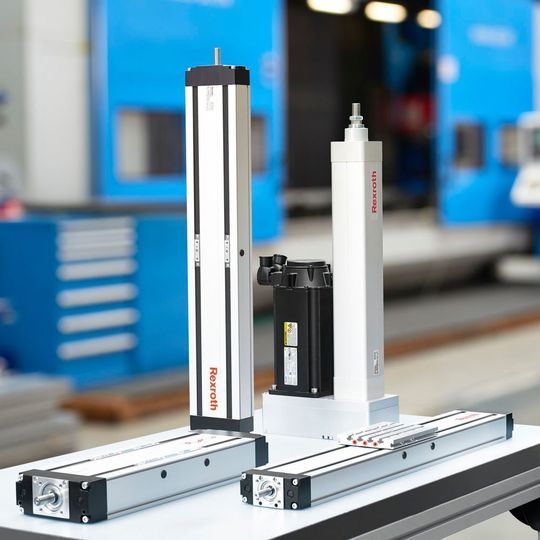 Bosch Rexroth hat sein Portfolio an einbaufertigen Linearsystemen für Werkzeugmaschinen erweitert: elektromechanische Zylinder und Linearachsen. Bosch Rexroth hat sein Portfolio an einbaufertigen Linearsystemen für Werkzeugmaschinen erweitert: elektromechanische Zylinder und Linearachsen.