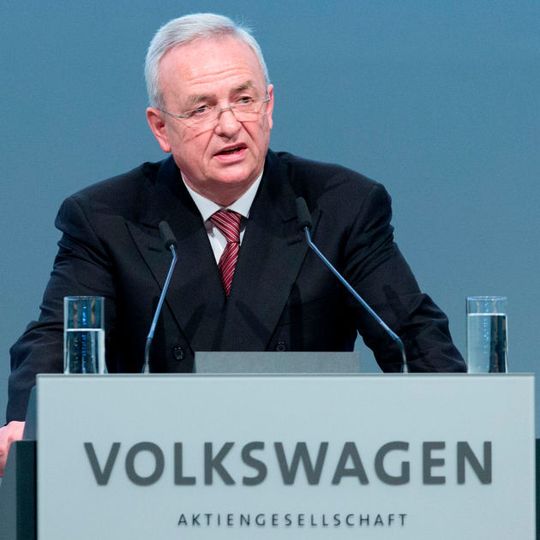 Martin Winterkorn wird auch seine Führungspositionen in anderen Konzern-Gremien abgeben. Martin Winterkorn wird auch seine Führungspositionen in anderen Konzern-Gremien abgeben.