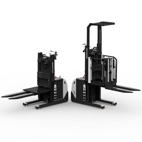 Je nach Variante kann mit dem Stapler EPL 100 bequem in Greifhöhen bis zu 2800 oder 3400 mm kommissioniert werden. Je nach Variante kann mit dem Stapler EPL 100 bequem in Greifhöhen bis zu 2800 oder 3400 mm kommissioniert werden.