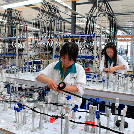 Leoni sprach eine Gewinnwarnung für 2015 und 2016 aus. Unter anderem trüben die Geschäftsentwicklungen in China die Erwartungen ein. Leoni sprach eine Gewinnwarnung für 2015 und 2016 aus. Unter anderem trüben die Geschäftsentwicklungen in China die Erwartungen ein.