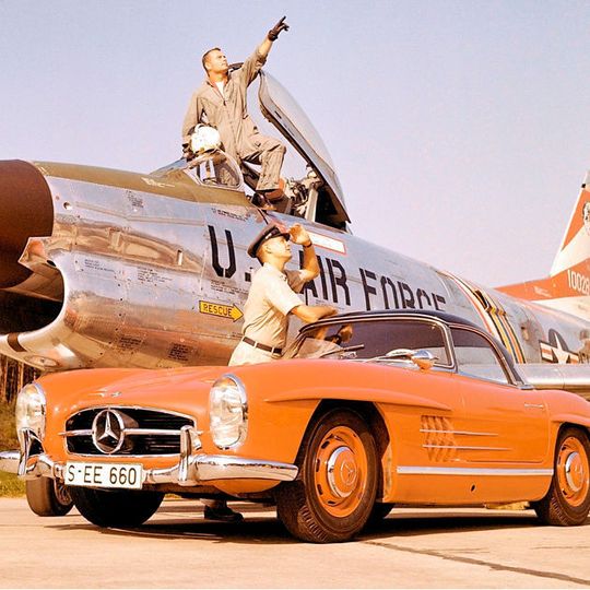 Supersportler wie der Mercedes SL 300 Roadster zählten in den späten 50er Jahren auch in den den USA zu den automobilen Stars.