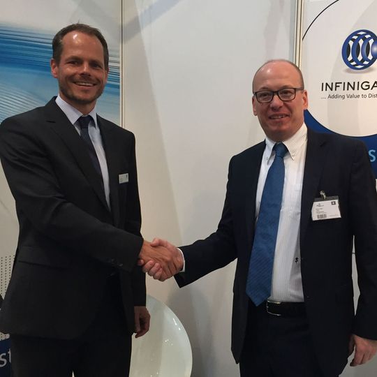 Andreas Bechtold, Geschäftsführer von Infinigate (l.) und Pierre Visel, Regional Director DACH bei Tufin. Andreas Bechtold, Geschäftsführer von Infinigate (l.) und Pierre Visel, Regional Director DACH bei Tufin.