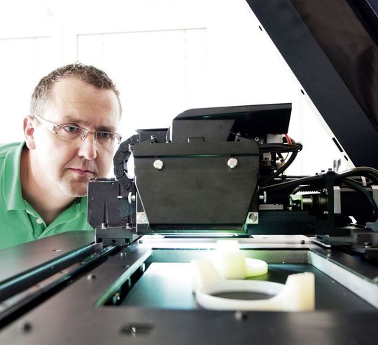 Pöppelmann druckt kein Prototypenteil, sondern das dafür nötige Werkzeug aus. So können erste funktionsfähige Bauteile quasi seriennah mit Originalmaterial gespritzt werden.