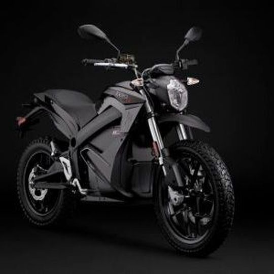 Die neue Zero DSR soll sowohl auf Asphalt, als auch im Offroad-Gelände eine gute Figur machen können. Die neue Zero DSR soll sowohl auf Asphalt, als auch im Offroad-Gelände eine gute Figur machen können.