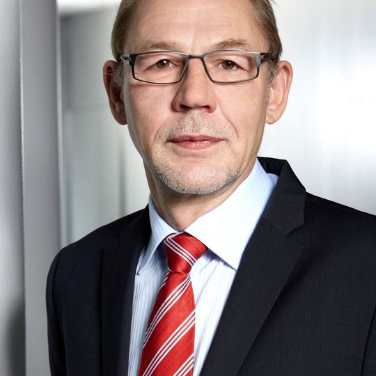 Dr. Robert Gereke ist vom Aufsichtsrat zum neuen Vorstandsvorsitzenden benannt. Dr. Robert Gereke ist vom Aufsichtsrat zum neuen Vorstandsvorsitzenden benannt.