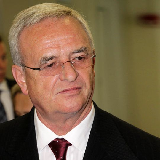 Martin Winterkorn tritt zum Ende des Monats bei der Porsche Holding SE zurück. Dieter Pötsch wird zum 1. November 2015 sein Nachfolger . Martin Winterkorn tritt zum Ende des Monats bei der Porsche Holding SE zurück. Dieter Pötsch wird zum 1. November 2015 sein Nachfolger .