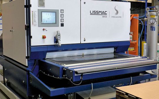 Eine Blechbearbeitungsmaschine Lissmac-Steelmaster SMW 535, wie sie bei Weisshaar installiert wurde. Eine Blechbearbeitungsmaschine Lissmac-Steelmaster SMW 535, wie sie bei Weisshaar installiert wurde.