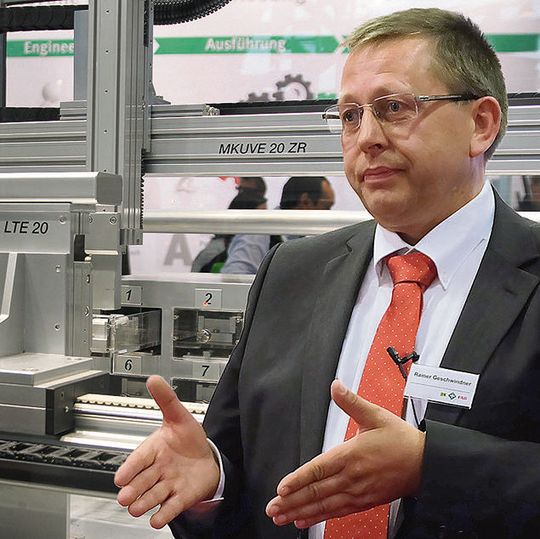 Rainer Geschwindner stellte das neue Konzept vor: Mit ausgewählten Partnern will Schaeffler neue Märkte erschließen und langfristig wachsen. Rainer Geschwindner stellte das neue Konzept vor: Mit ausgewählten Partnern will Schaeffler neue Märkte erschließen und langfristig wachsen.