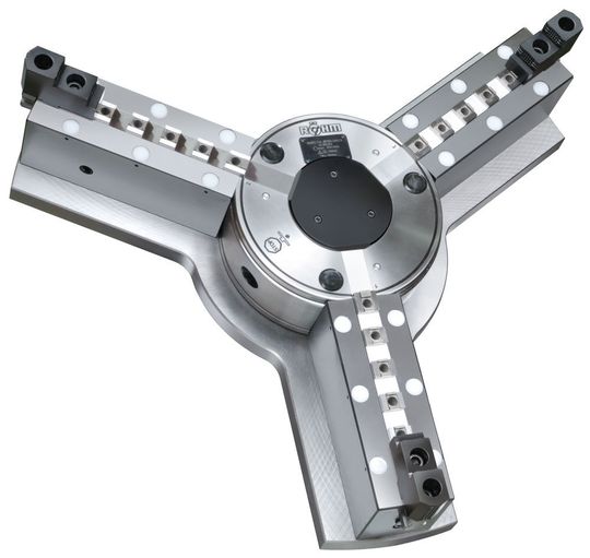 Auf der EMO in Mailand zeigte Röhm seine neuesten Produkthighlights, darunter DURO-TA XT Keilstangenfutter mit Führungsbahnen. Auf der EMO in Mailand zeigte Röhm seine neuesten Produkthighlights, darunter DURO-TA XT Keilstangenfutter mit Führungsbahnen.