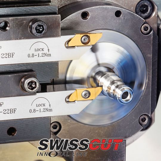 Die Werkzeuge der Reihe «Swisscut Innoval» führen Kühlmittel zielgerichtet zu und sind für einen Kühlmitteldruck bis 340 bar ausgelegt. Die Werkzeuge der Reihe «Swisscut Innoval» führen Kühlmittel zielgerichtet zu und sind für einen Kühlmitteldruck bis 340 bar ausgelegt.