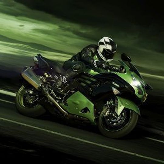 Die ZZR 1400-Modelle wurden für die neuen Euro4-Regularien aktualisiert – dabei sollen allerdings keine Leistungseinbußen in Kauf genommen werden. Die ZZR 1400-Modelle wurden für die neuen Euro4-Regularien aktualisiert – dabei sollen allerdings keine Leistungseinbußen in Kauf genommen werden.
